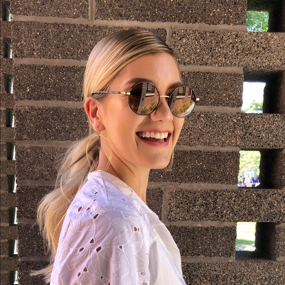 Meet your Posher, Emily - Picture 3 of 4